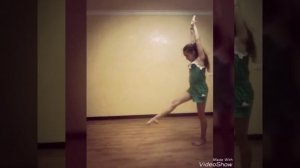 Как сделать стойку на руках=)))