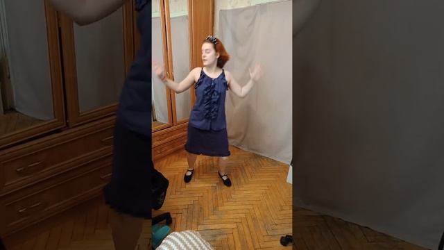 Мамбо под музыку "La Camisa Negra" смотреть онлайн