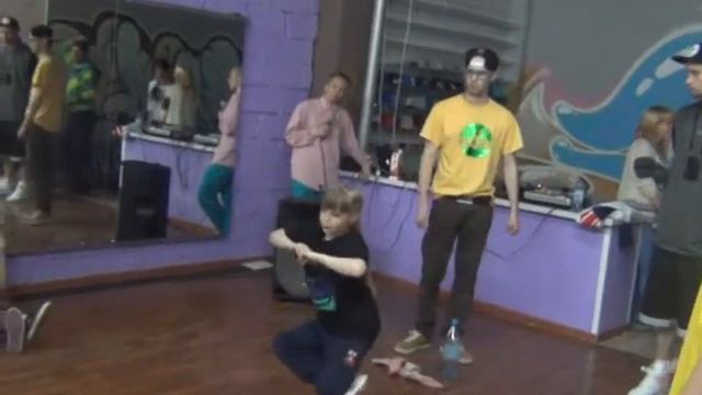1.06.13 Tomsk учитель+ученик Hip-Hop Final 2 выход Dr.Crazy & Knopa vs... смотреть онлайн