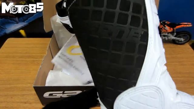 Мотоботы Gaerne SG J подростковые - обзор от Moto85.ru смотреть онлайн