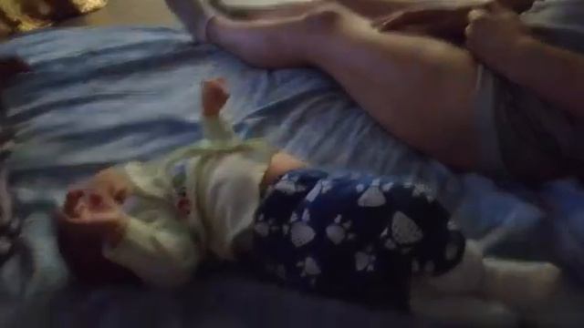 Малыш, первый переворот с живота на спинку, нам тут 3 месяца смотреть онлайн