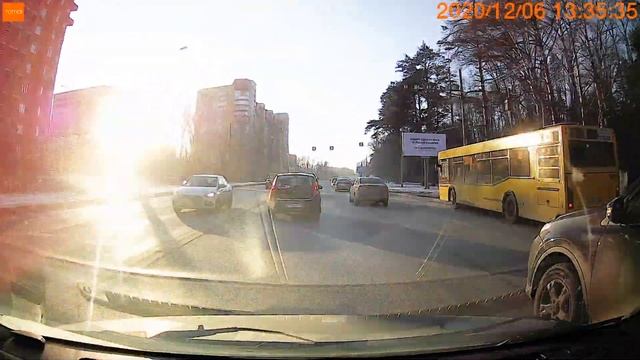 Снял аварию. Может ли УАЗ попасть в мертвую зону? Снял аварию. Пермь смотреть онлайн