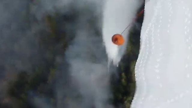 Как самый большой в мире вертолет тушит пожар в ВКО смотреть онлайн