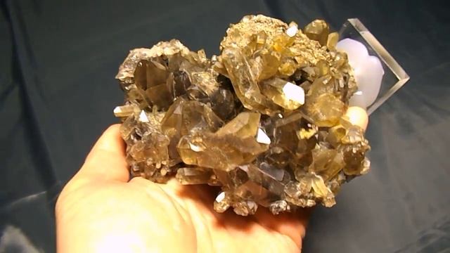 Дымчатый кварц с хлоритом. Додо. Приполярный Урал. смотреть онлайн