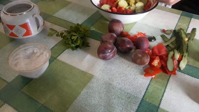 Салат Летний со сливами. Способ приготовления. смотреть онлайн