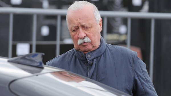 Какой зависимостью страдает уже больше 25: неизвестный Якубович смотреть онлайн