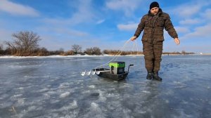 Рыбалка на весёловском водохранилище, первый выход на лёд.