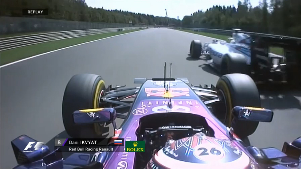 F1 2015 11 Belgian GP Daniil Kvyat Overtakes