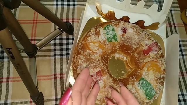 Рождественская выпечка. Пробуем испанский роскон. Какие сюрпризики в нем скрывались?))?❄️??? смотреть онлайн