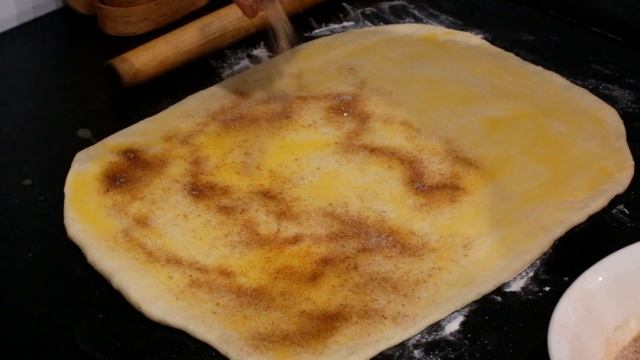 Домашние булочки Синнабон с корицей. Рецепт, процесс приготовления. смотреть онлайн