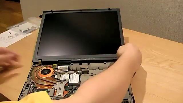 ThinkPad CPU Upgrade (T2600 to T7600) & Fan Replacement (CPU とファンの交換作業) смотреть онлайн