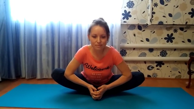 Бабочка. Упражнение в йоге. смотреть онлайн