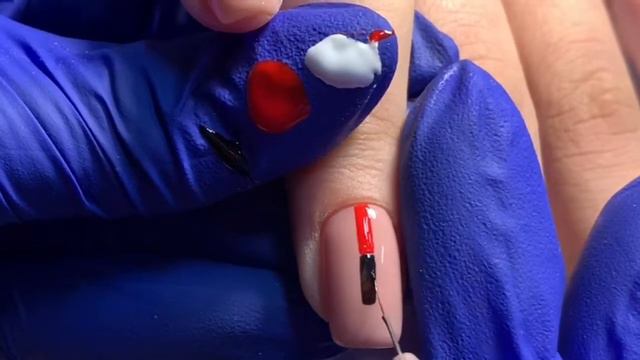 Простой и стильный дизайн ногтей