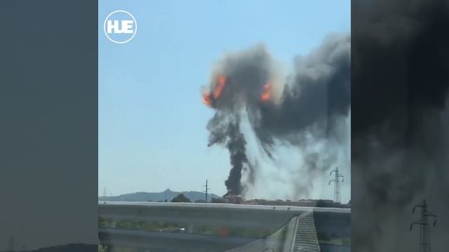 В Болонье прогремел взрыв рядом с аэропортом смотреть онлайн