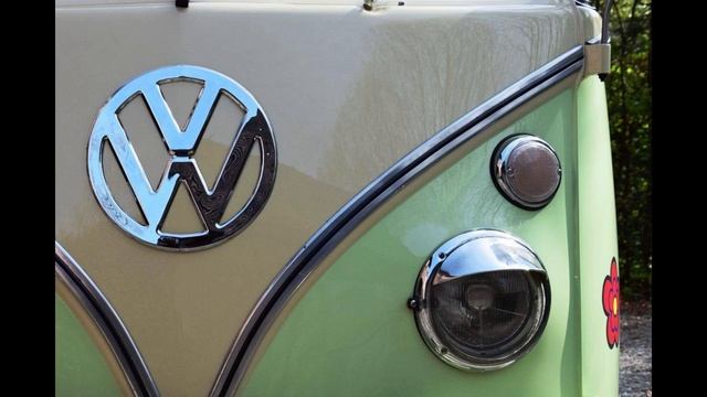 Classics: 1965 Volkswagen Hippie Microbus Deluxe 21-Window w/Sunroof Camper Van смотреть онлайн