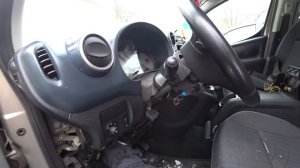 Пежо партнер 2009  не заводится.  полный труп . не работает все!