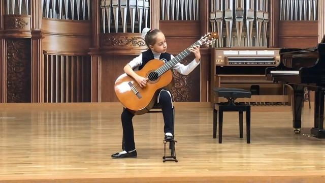 Ярославцева Варвара 8 лет, Соло младшая группа, А.Виницкий Сюрприз, М.Каркасси Рондо Ля мажор смотреть онлайн