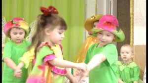 Танец "Песочница" на утреннике 8 Марта 2016 в младшей группе.Муз. рук. Максюта Г. В.