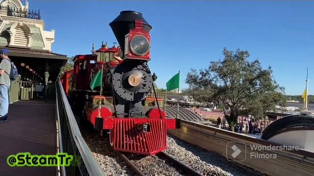 Red Monorail INSIDE My HOTEL!! (Near Miss) смотреть онлайн