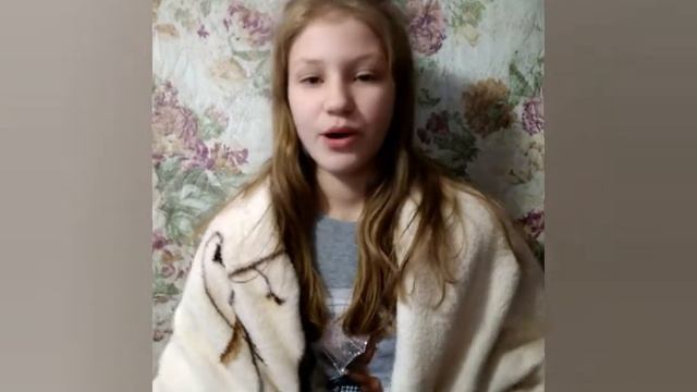 Стихотворение Марины Цветаевой Под лаской плюшевого пледа... смотреть онлайн