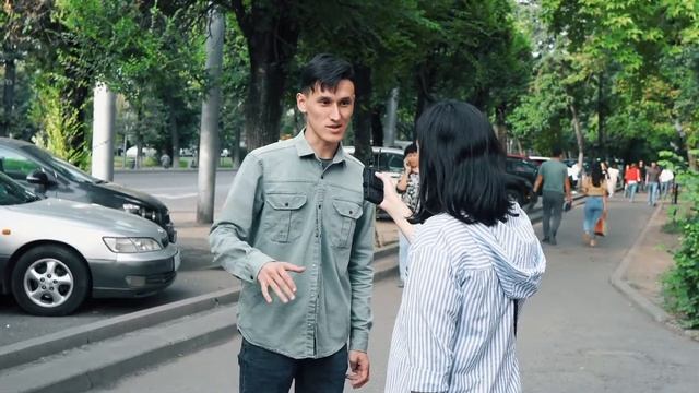 Опрос жителей Алматы по новым правилам для водителей электросамокатов. смотреть онлайн