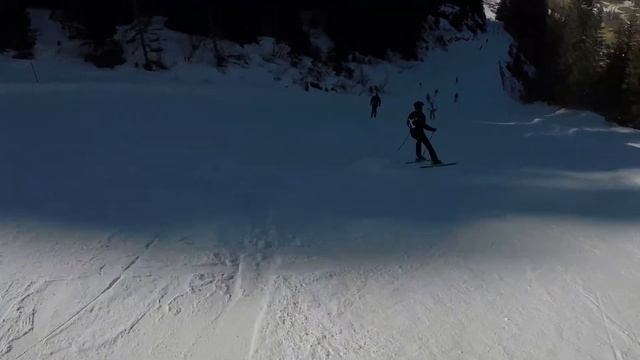 Skiing the Sella Ronda - green round - just cruising along a smart blue run смотреть онлайн