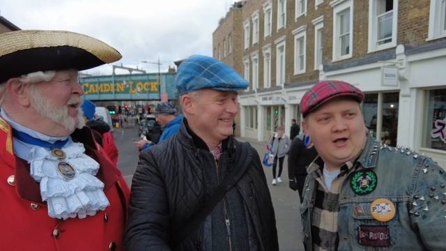 London's hippest market. A 10 Minute Tour of Camden Lock and Camden Market, London. смотреть онлайн