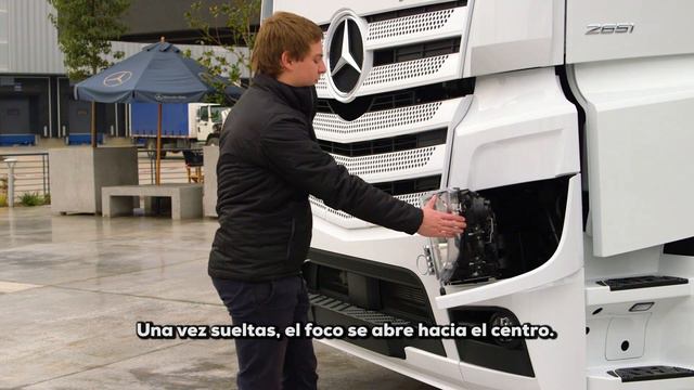 Mercedes Benz New Actros - 6. Apertura luz frontal смотреть онлайн