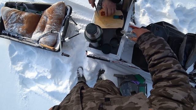 К ЛЕХЕ В ДЕРЕВНЮ НА РЫБАЛКУ \ СТАВИМ ЖЕРЛИЦЫ НА ВОЛЧЬЕЙ ТРОПЕ \ ГОТОВИМ УЖИН, 100 ГРАММ И МОРОЗ -40 смотреть онлайн