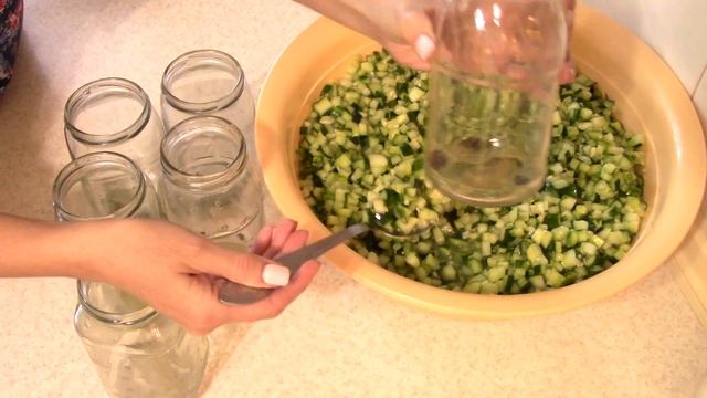 Маринованные огурцы для салатов-кубиками. Заготовка на зиму смотреть онлайн