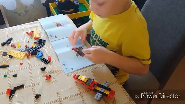 Мальчик 5 лет собирает сложное лего смотреть онлайн