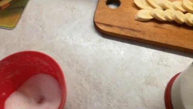 Как сделать банановый коктейль смотреть онлайн