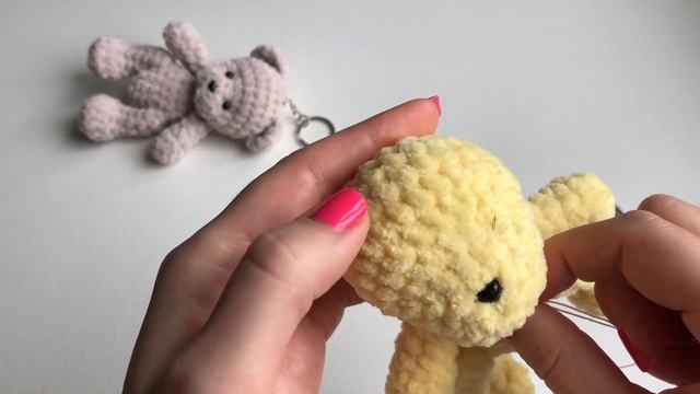 Как связать мишку ? / Брелок крючком / Вязаные игрушки МК смотреть онлайн