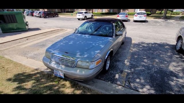 Lincoln Town Car Guy Finds Ford Crown Victoria with Rims Inside and Cadillac Sedan Deville смотреть онлайн