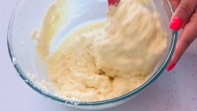Невероятно ароматные и вкусные "творожные кексы с голубикой" смотреть онлайн