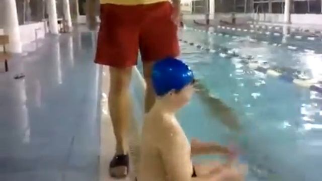 Как быстро одеть шапочку для плавания смотреть онлайн