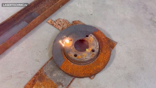 Лазерная очистка металла на аппарате 2000W смотреть онлайн