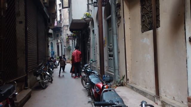 Dressing Like A Pakistani Girl In Lahore 🇵🇰 | Russian Girl Exploring Old Lahore In Pakistan 🇵🇰