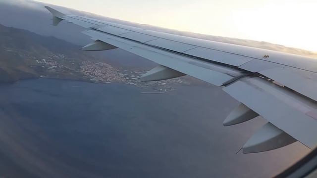 Funchal airport take off. смотреть онлайн