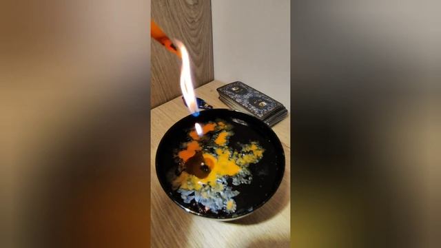 Что думает обо мне? Скучает? Вспоминает ??? гадание смотреть онлайн