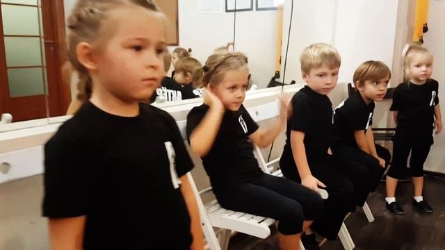 Младшие. Группа ВЫХОДНОГО ДНЯ. смотреть онлайн