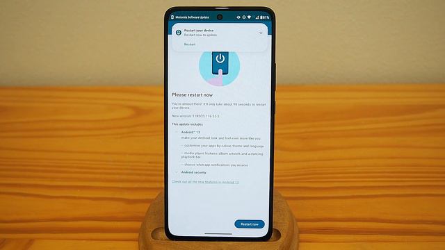 Moto EDGE 30 • Android 13 update смотреть онлайн