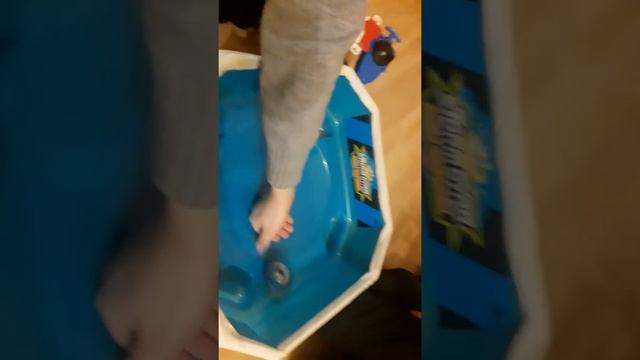 играю в бей блейд бёрст смотреть онлайн