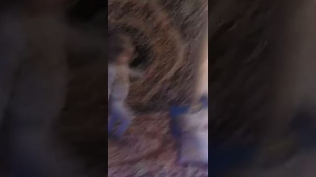 Милашка делает гимнастику смотреть онлайн