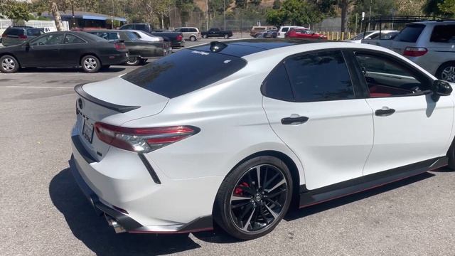 2018 Camry XSE V6 chrome, black overlay door handles and front black nose trim cover. смотреть онлайн