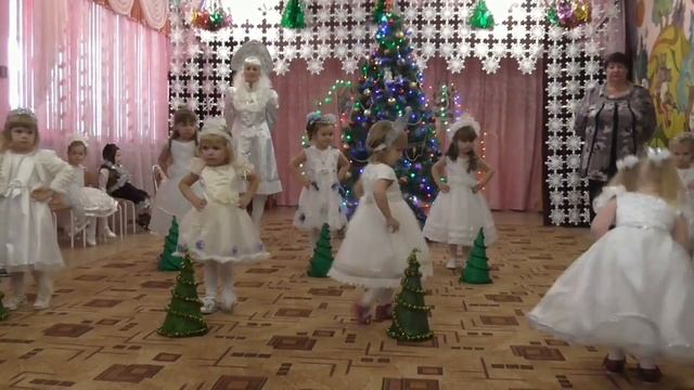 Танец: "Маленькие елочки" смотреть онлайн