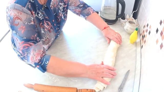 Пышные рулетики из дрожжевого теста с яблоками смотреть онлайн