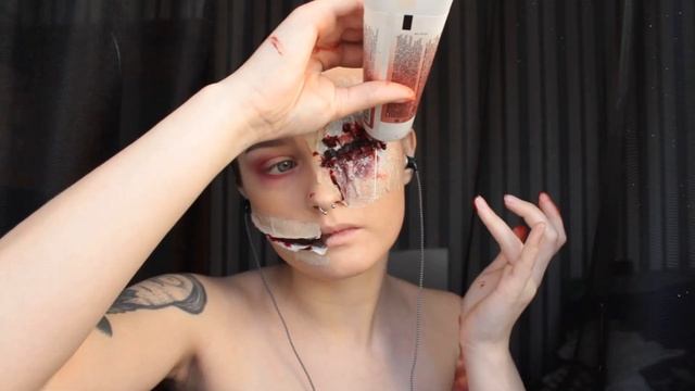 Жуткий грим из подручных средств | Грим на Хэллоуин. смотреть онлайн