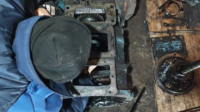 Разборка промежутки трактора МТЗ 80! Восстановление трактора - Часть 9 смотреть онлайн