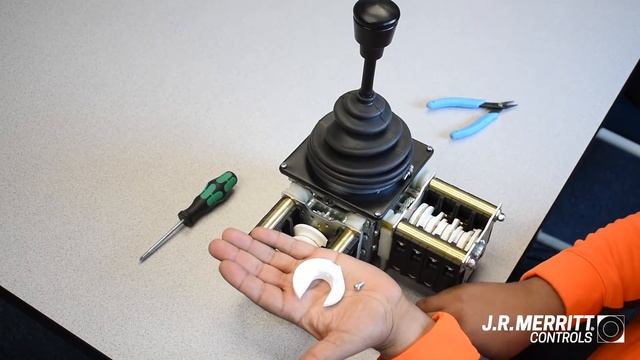 How to Replace Cams on a VNS2 / VNSB2 Joystick смотреть онлайн